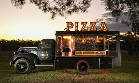 Check out this beautiful vintage 1947 Dodge Fargo farm truck, recently converted into a woodfired pizza truck and mobile bar for Sons of Napoli. Pizza Trailer, Woodfired Pizza Oven, Mobile Pizza Oven, Foodtrucks Ideas, Pizza Vans, Pizza Food Truck, Pizza Truck, Food Vans, Food Van