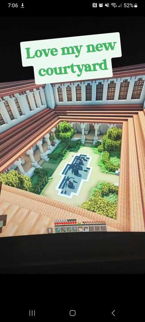 Minecraft Castle Courtyard Ideas, Minecraft Roman Villa, Greek Style Minecraft House, Front Yard Minecraft, Minecraft Amphitheater, Ancient Greek Minecraft, Minecraft House With Courtyard, Minecraft Greek Temple Ideas, Minecraft Castle Floor Plans