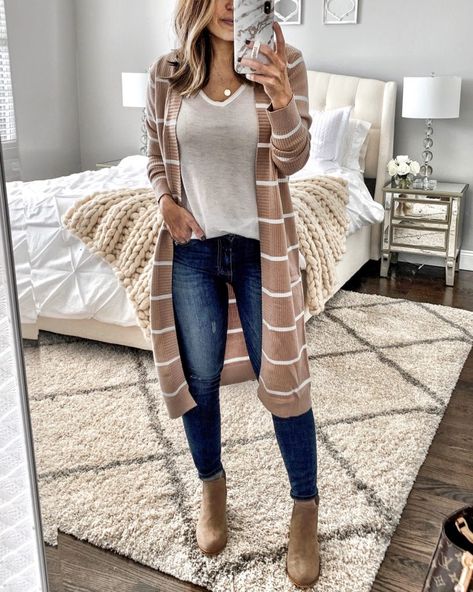 IG: @mrscasual | Blush & White Striped Cardigan, White tee, Skinny Jeans, & Booties Mode Jeans, Cardigan Outfits, Instagram Outfits, Cute Fall Outfits, Van Cleef Arpels, Striped Cardigan, Casual Fall Outfits, Mom Outfits, Fashion Mode