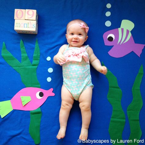 Under the sea! Creative baby photo ideas Baby Photo Ideas, 4 Month Old Baby, Born Photography, Sea Background, Background Baby, Monthly Baby Pictures, Underwater Pictures, Sea Baby Shower, Monthly Baby Photos