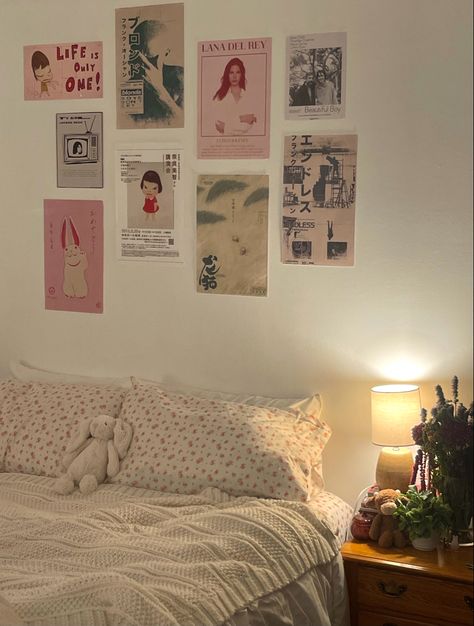 Green Pink Red Bedroom, Pink Green And Beige Bedroom, Pink Vintage Bedroom Aesthetic, Green Brown Pink Aesthetic Room, Pink Green Brown Bedroom, Pink White And Green Bedroom, Light Pink And Green Room, Green Pink And White Bedroom, Red And Green Room Aesthetic