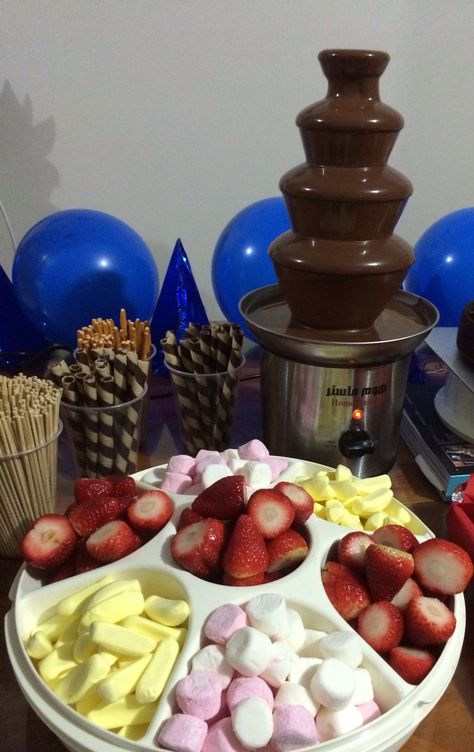 Chocolate Fountain Ideas, Mehndi Stages, Mini Chocolate Fountain, Chocolate Fountain Wedding, Chocolate Fountain Bar, Banana Candy, Fountain Ideas, Barbie Theme Party, Chocolate Fountain