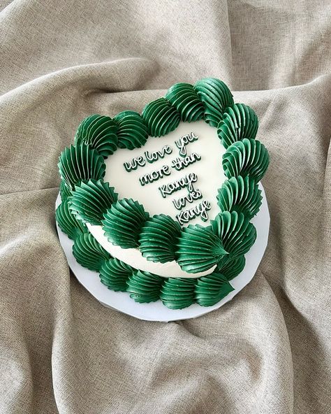 💚 E M E R A L D 💚 This is up there with one of the best messages I’ve been requested to put on a cake 😂 I’m also OBSESSED with the simplicity of this design! Sometimes you don’t need all the frills to have a pretty cake and it was really refreshing! I love it! 😍 • @colour.mill Forest, Green & Black DM or EMAIL to order 💚 #heartcake #heartcakes #miniheartcake #emerald #kanye #kanyeloveskanye #buttercream #buttercreamcake #cakedesign #cakestyle #cakecakecake #cakeideas #cakeinspiratio... Pretty Cake, Heart Cakes, Fashion Cakes, Heart Cake, Buttercream Cake, Pretty Cakes, Love You More Than, Love You More, R A