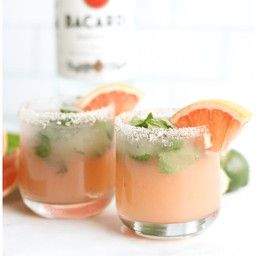 Grapefruit Mojitos 2 Grapefruit Mojito Recipe, Grapefruit Mojito, Mojito Mix, Mojito Recipe Classic, Festival Foods, Mint Mojito, Mojito Recipe, Grapefruit Juice, Smoothie Drinks