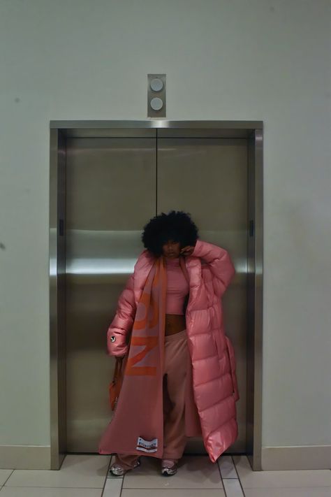 Big Puffer Jacket Outfit, Big Puffer Jacket, Pink Puffer Jacket Outfit, Puffer Jacket Outfit Black, Aerin Creer, Simple Winter Outfits, Pink Puffer Jacket, Puffer Jacket Outfit, Fast Life