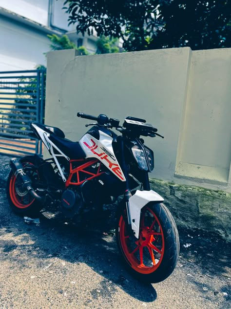 Duke 390 Snapchat Story, Duke 390 Wallpaper Hd, Fake Snap Streak, Bike Snap, Lion Hd Wallpaper, Duke 250, Red Bull Drinks, Sneakers Instagram, Ktm Bike