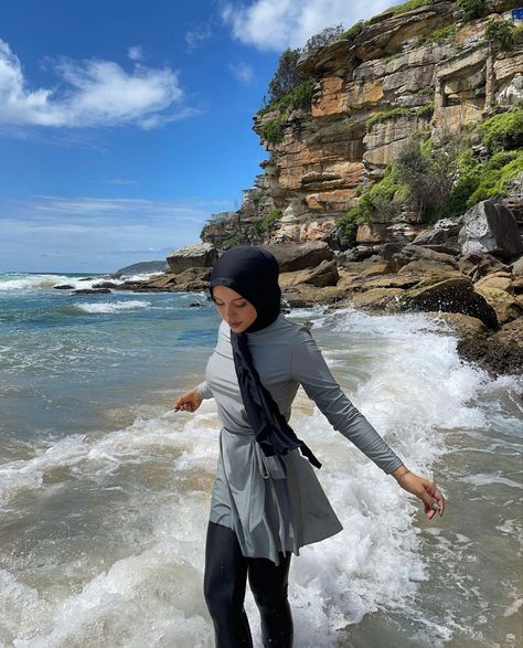 Hijabi Beach Wear, Cute Modest Beach Outfits, Modest Swimwear Muslim, Modest Pool Outfit, Modest Beach Outfit Hijab, Hijabi Swimwear, Hijabi Wardrobe, Modest Beach Wear, Hijabi Beach Outfit