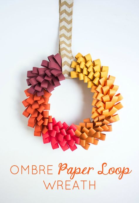 Make this beautiful ombre wreath out of paper strips - so easy! Holiday Party Centerpieces, Diy Ombre, Autumn Paper, Christmas Crafts For Adults, Paper Wreath, Holiday Wreath, Party Centerpieces, Button Crafts, Christmas Wreaths Diy