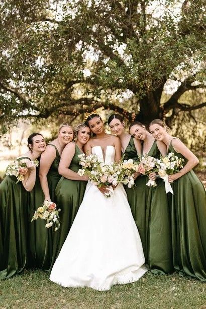 Green Wedding Theme, Green Wedding Ideas, Dark Green Wedding, Purple And Green Wedding, Olive Green Weddings, Pink Green Wedding, Green Themed Wedding, Perfect Hairstyle, Organic Wedding