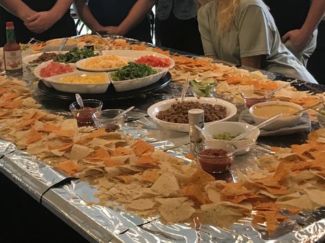 Make feeding a mess of young people easier with this nacho bar! Cover the island countertop in foil to make clean up easier. Drop piles of chips for each person, and put out bowls of toppings. This would be great for a taco bar too!!! Table Nachos Taco Bar, Island Nacho Bar, Table Top Nachos, Kitchen Island Nacho Bar, Nacho Bar On Island, Nacho Bar Table, Nacho Table Party Ideas, Nacho Table, Nacho Bar Party