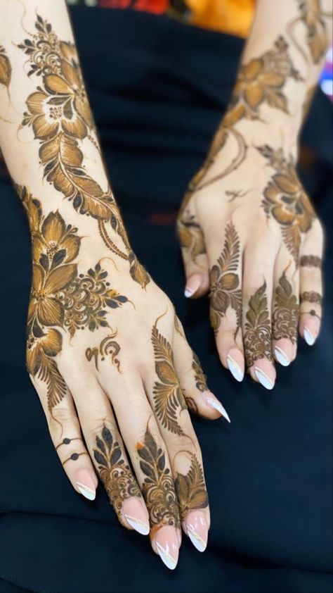 Omani Mehndi Design, Emarati Henna Designs, Emarati Henna, Mehndi Snapchat, Khafif Mehndi Design, Floral Henna Designs, Henna Tattoo Designs Hand, Henna Art Designs, Modern Henna Designs