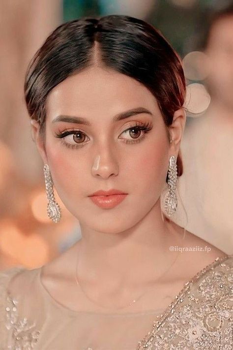 Iqra Aziz Dresses, Pakistani Makeup, Pengantin India, Iqra Aziz, Asian Bridal Dresses, Makeup Bridal, Bridal Makeup Looks, Stylish Dresses For Girls, Girly Photography