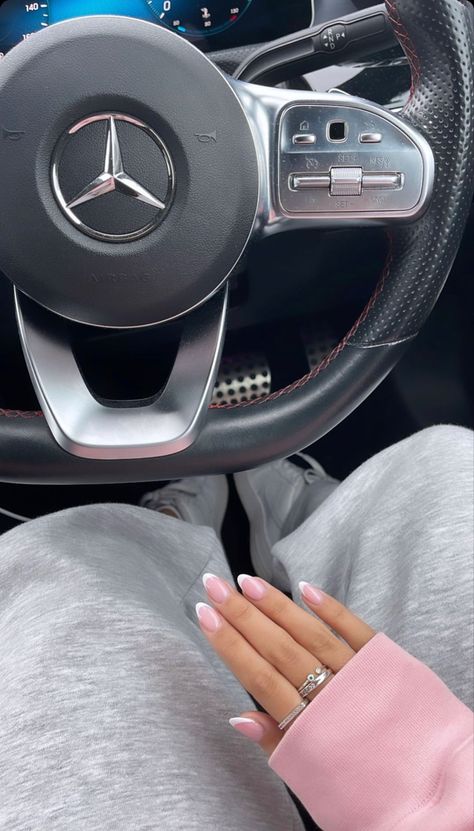 Girls Driving, Dream Cars Mercedes, Outfit Zara, Girly Car, Snap Friends, Cute Instagram Pictures, Classy Photography, Classy Aesthetic, Mommy Life