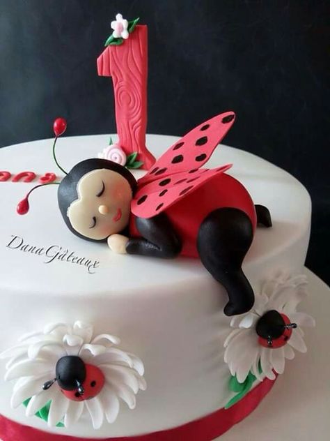 Ladybug Cake Decoration, Ladybug Cake Ideas, Bug Birthday Cakes, Doll Cake Designs, Ladybug Cakes, Bug Cake, Flower Cake Decorations, Ladybug Cake, Fondant Flower Cake