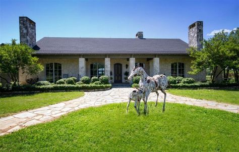 An impressive Texas horse ranch is on the market for $3,395,000. Denton Texas, Horse Facility, Texas Ranch, Horse Ranch, A Horse, Horse Lover, Equestrian, Dallas, Paradise