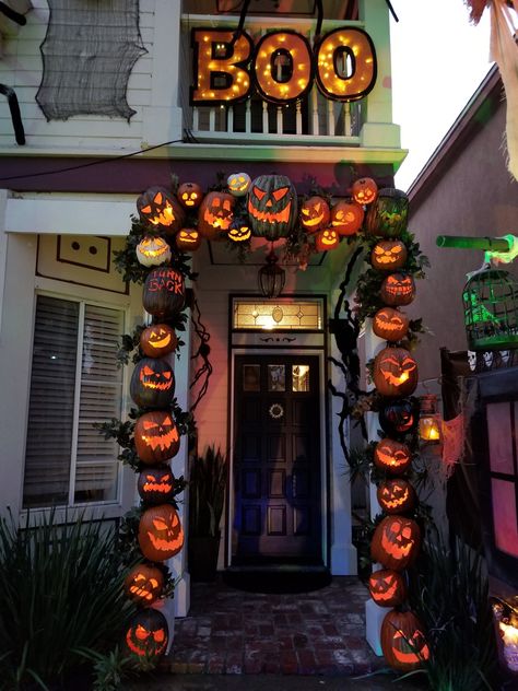 Painted Pallet, Porch Halloween, Haunted Hayride, Halloween Decoration Ideas, Halloween Diy Outdoor, Halloween Forum, Homes Decor, Halloween Pumpkin Designs, Halloween Backdrop