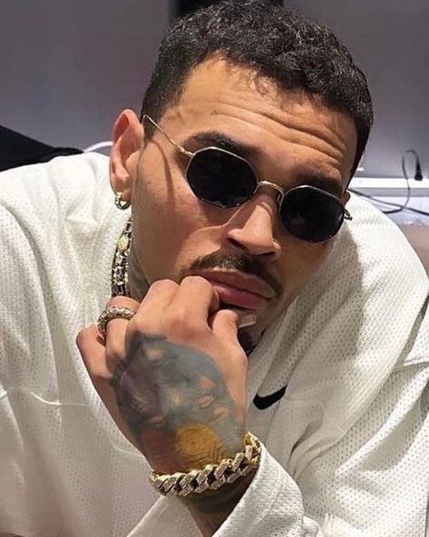 Chris Brown Photos, Breezy Chris Brown, Beard Fade, Feel Something, Stylish Glasses, Chris Brown, Future Husband, Angeles, Quick Saves