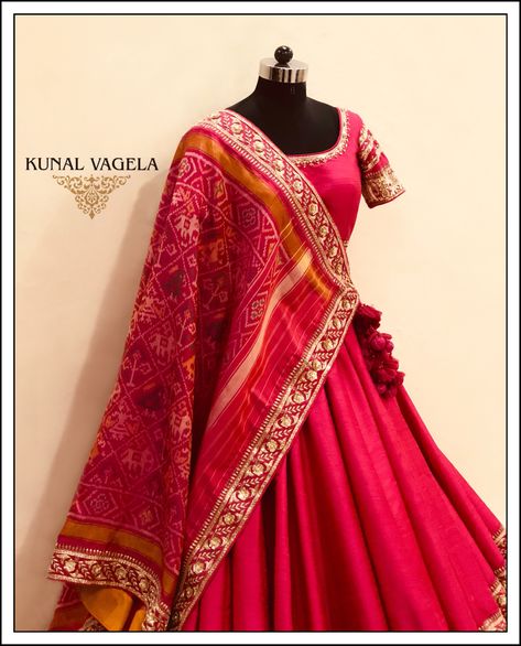 Chanya Choli Ideas For Marriage, Kunal Vaghela, Bhandej Lehenga, Patola Lehenga Choli, Heavy Lengha, Patola Lehenga, Dandiya Raas, Designer Lehnga Choli, Rajasthani Dress