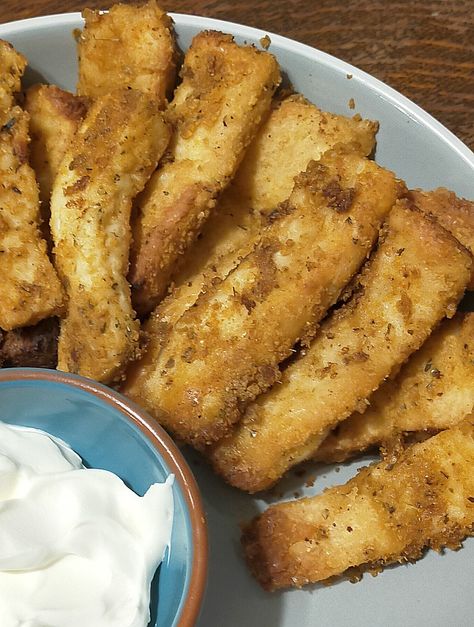 Oven Baked Halloumi Fries Recipe - Skint Chef Halloumi Chips, Crispy Halloumi, Baked Halloumi, Halloumi Fries, Catering Ideas Food, Fries Recipe, Sweet Chilli Sauce, Sweet Chilli, Fries In The Oven