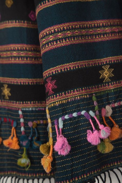 Sustainable Embroidery, Kutch Work Designs, Kutch Work, Handloom Fabric, Crochet Wall Hangings, Hand Embroidery Patterns Flowers, Diy Embroidery Patterns, Bead Embroidery Patterns, Textile Fiber Art