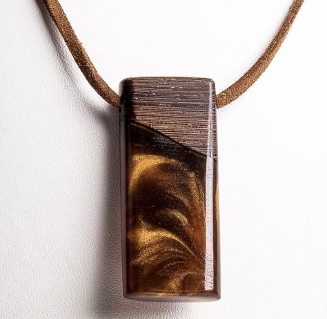 Fantasy Jewelry Magic, Wood Jewelry Diy, Resin And Wood Diy, Wood Resin Necklace, Wood Jewelery, Wood Resin Jewelry, Diy Resin Projects, Resin Jewellery, Epoxy Resin Wood