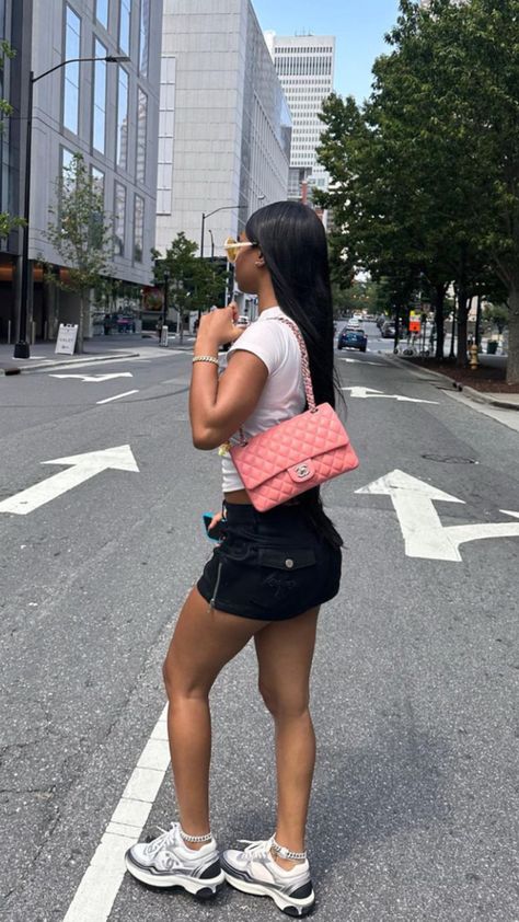 Chanel Sneakers Outfit, Citation Instagram, Trainers Outfit, Chanel Sneakers, Rich Girl Lifestyle, Effortlessly Chic Outfits, Causal Outfits, Game Dresses