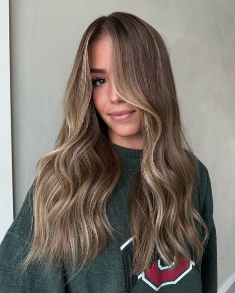 BRONDE INSPO: for the girlies who want a kiss of light with dimension. Where less is more and warmth is embraced!! GLOSS FORMULAS: 8GI 9N 9AA 9G CLEAR 8NB 9WG 9AA @redkenpro #bronde #haircolorist #haireducator #lowmaintenancehair Cool Toned Bronde Haircolor, Teddy Bear Bronde Formula, Teddy Bronde, Teddy Bear Bronde, October Hair, Highlights For Dark Brown Hair, Baby Lights, Brown Hair Looks, Bronde Hair