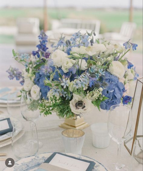 Snapdragon Wedding, Blue Flower Centerpieces, Elegant Intimate Wedding, Tall Flower Arrangements, Romantic Wedding Centerpieces, Blue Centerpieces, Gold Centerpieces, Light Blue Wedding, Hydrangeas Wedding