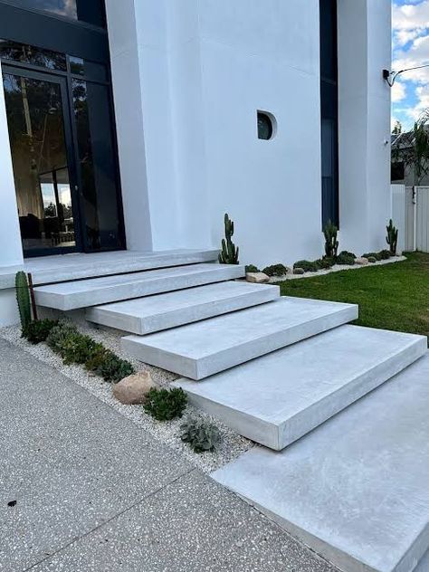 Exterior Stairs, Front Yard Design, Modern Garden Design, Front Steps, Concrete Steps, Stair Steps, Patio Interior, House Outside Design, Yard Design