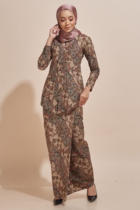 Kurung 2023, Melayu Dress, Kurung Batik, Model Kebaya Modern, Kebaya Modern Dress, Batik Clothing, Model Kebaya, Kebaya Dress, Kebaya Muslim