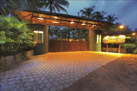 Hotel Main Entrance Design, Farm House Main Gate Designs, Farm Gate Entrance Ideas, Resort Gate Design, Resort Gate Design Entrance, Hotel Entrance Landscape, Resort Entrance Gate Design, Farmhouse Gate Design, Resort Entrance Design