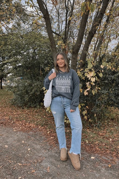 comfy casual midsize fall outfit Mid Size Straight Leg Jeans Outfits, 90s Straight Leg Jeans Outfit Winter, Straight Leg Jeans Outfits Midsize, Mid Size Jeans Outfit, Mid Size Jeans, Straight Leg Jeans Outfits Winter, Blue Ripped Jeans Outfit, Midsize Winter Outfits, Outfits 90s Style