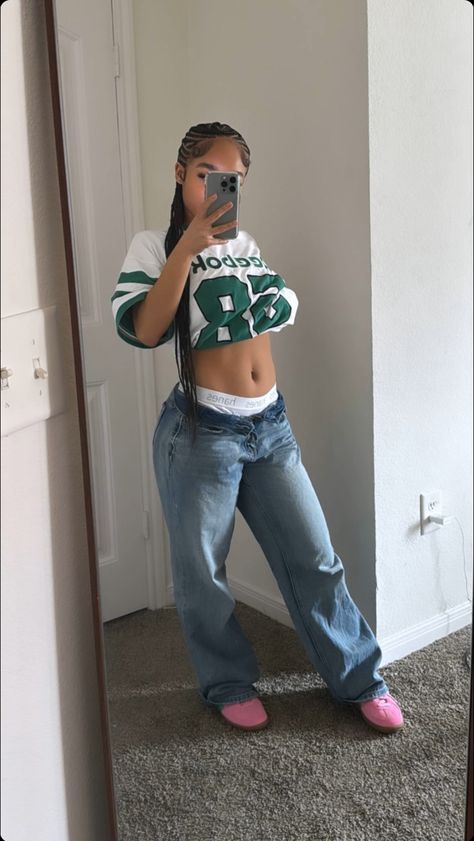 Pnd Concert Outfit Black Women, College Fdoc Outfit, Drip Outfits Women Summer, Overalls Outfit Black Women, Flare Jeans Outfit Black Woman, Baggy Clothes Outfit Summer, 90s Style Black Women, Going To The Movies Outfit, Casual Female Outfits