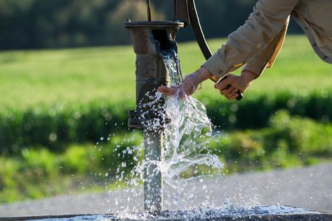 Add a Hand Pump to an Electric Well Hand Pump Well, Old Water Pumps, Power Pumping, Emergency Candles, Raising Pigs, Green House Design, Wood Tie, Diy Cabin, Ancient Mariner