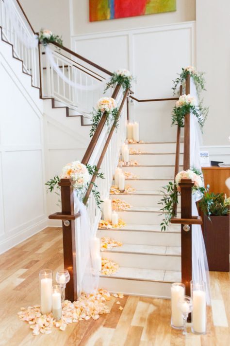 Staircase Decor Ideas Wedding, Decorate Stairs For Wedding, How To Decorate Stairs For A Wedding, Stairwell Wedding Decor, Railing Wedding Decor, Stairs Wedding Decoration, Wedding Stairs Decoration, Stairwell Decor, Wedding Staircase Decoration