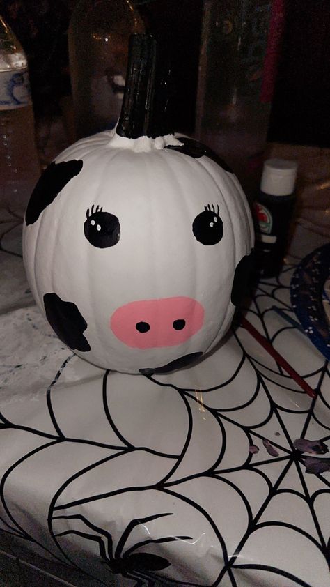 Cow Painting Cow Print, Cow Print Pumpkin, Cute Painted Pumpkin Ideas, Cow Pumpkin, Pumpkin Painting Party, Pumpkin Decorating Diy, Halloween Pumpkin Crafts, Creative Pumpkin Painting, Cute Pumpkin Carving