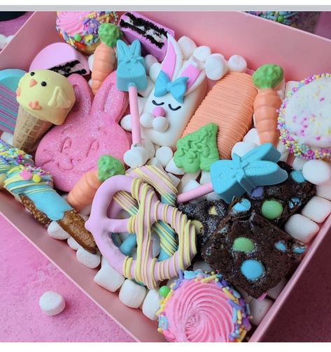 Easter Baked Goods To Sell, Easter Treat Boxes Diy, Easter Treat Ideas, Easter Dessert Boxes, Easter Cakesicles, Easter Sweets Ideas To Sell, Easter Treat Boxes, Easter Strawberries, Easter Treat Box Ideas