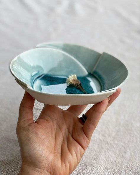 Origami Ceramic Bowl, Origami Pottery, Origami Plate, Clay Origami, Ceramic Origami, Origami Bowl, High School Ceramics, Shape Ideas, Clay Bowls