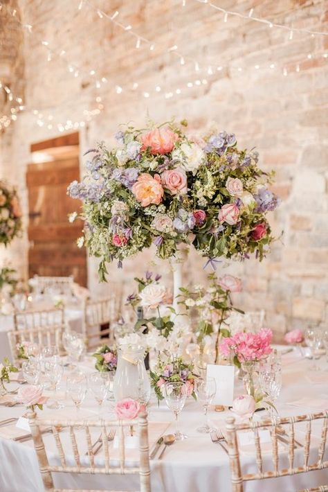 Wedding Table Pink, Bouquet Pastel, Tall Wedding Centerpieces, Rustic Wedding Decorations, Chic Vintage Brides, Wedding Floral Centerpieces, Romantic Wedding Decor, West Wedding, Pastel Wedding