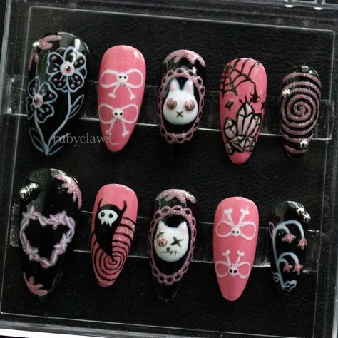 Ruby Gloom Nails, Creepy Halloween Nails, Creepy Nails, Scene Nails, Emo Nails, Preppy Nails, Spooky Nails, Halloween 3d, Goth Nails