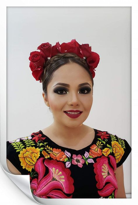 Una hermosa Tehuana..Luciendo maquillaje y peinado.. Mariachi Makeup, Outfit Mexicano, Spanish Hairstyles, Foto Shoot, Portrait Girl, Hair Mask, Glow Up?, Cute Hairstyles, Girl Hairstyles