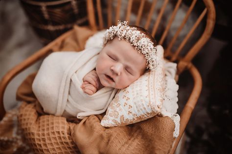 Newborn photography - marisa wendt photography Newborn Flower, Boho Baby, Floral Crown, Baby Boutique, Dried Flower, Newborn Photographer, Maternity Photography, Flower Crown, Newborn Photography