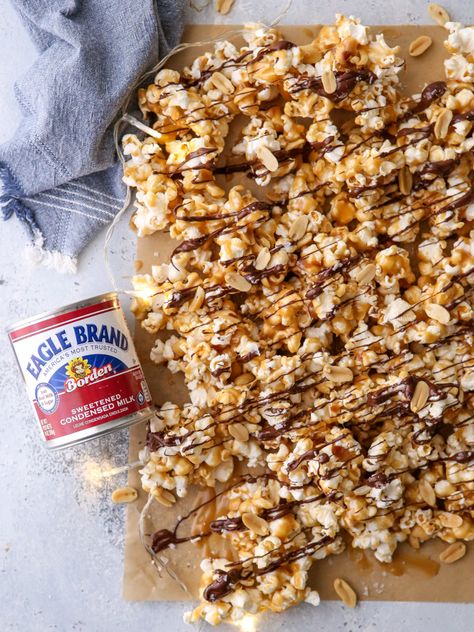 Homemade Chocolate Caramel Popcorn checks off all of our boxes for the perfect weekend treat. Creamy and crunchy, rich and gooey and of course sweet and savory! 🍿👌 . . . Give this fool-proof recipe a try by Annalise👩‍🍳 from @completelydelicious Caramel Corn Recipe, Completely Delicious, Popcorn Treats, Corn Recipe, Caramel Corn, Popcorn Recipes, Caramel Popcorn, Caramel Recipes, Chocolate Caramel