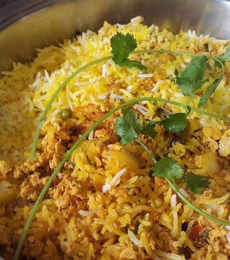 Mummys Chicken Mince Pilaau Savoury Rice Recipe, Pilau Recipe, Savoury Rice, Halaal Recipes, Rice Dishes Recipes, Crisp Desserts, Chicken Mince, Pastries Recipes, Desi Khana