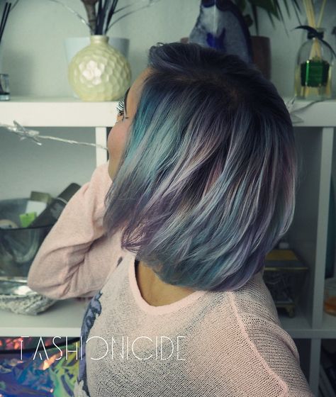 DIY // How to: Smokey Pastel Moonstone Hair using Pravana Locked In Dye! - Fashionicide // Fashion, Makeup and Beauty - with a difference Moonstone Hair, Smokey Hair, Bubble Hair, Brown Hair Inspiration, Hair With Lowlights, Colourful Hair, Hair Color Pastel, Beautiful Hair Color, About Makeup