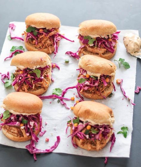 Silvester Food, Pulled Pork Barbecue Sauce, Pork Sliders Recipes, Pork Barbecue, Finger Food Recipes, Pulled Pork Burger, Mini Sliders, Pulled Pork Sliders, Chipotle Mayo