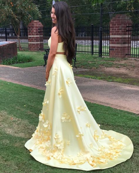 Satin Formal Gown, Yellow Evening Dresses, 3d Applique, Satin Evening Gown, Junior Prom, Prom 2020, Yellow Satin, Flowers Yellow, Long Sleeve Gown