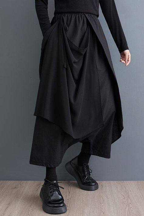 Black Archive Fashion, Yohji Yamamoto Pants, Yohji Yamamoto Aesthetic, Dark Avant Garde, Japanese Fashion Aesthetic, Skirts Over Pants, Palette Drawing, Dark Palette, Japanese Fashion Women