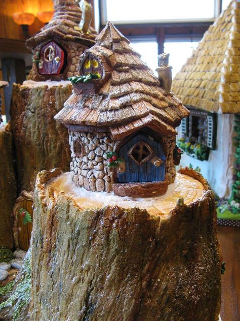 Gingerbread Tree, Christmas Gingerbread House, Christmas Time Is Here, Tree Stump, Christmas Gingerbread, Fairy House, Fun Desserts, Gingerbread House, Tree House