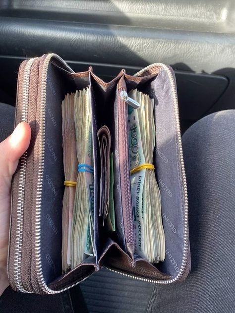 Money In Wallet Pictures, Women Wallet Aesthetic, Money In Purse Aesthetic, Wallet Full Of Money Aesthetic, Soft Baddie Aesthetic, Money In Wallet, Career Manifestation, Wallet Aesthetic, Cash Wallet